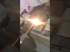 複数のレーザー源のための高性能QBHポートを持つハンドヘルドレーザークリーニングマシン