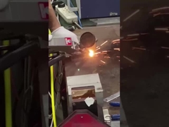 2000W ハンドヘルドシングルモーターレーザー溶接機 4mm 炭素鋼を溶接する能力